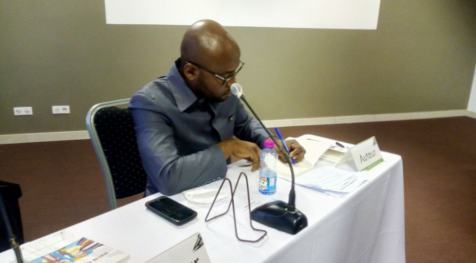 Littérature Didier Nagbe accouche « Vers de ma Patrie »